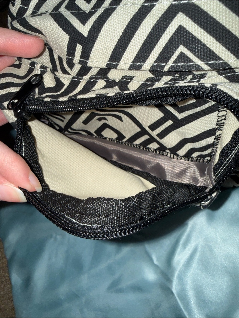 Kavu Geometric Rope Bag - Picture 6 of 9